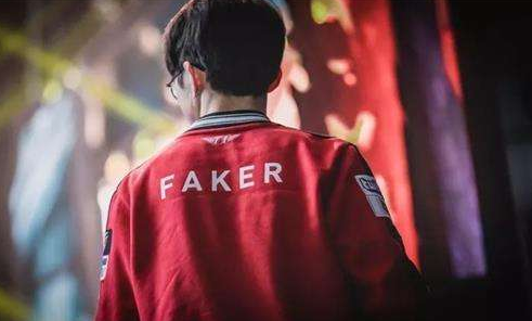 Eternal Fire , Falcons , 3DMAX , 和 Virtus.pro 现在距离 PGL Cluj-Napoca 2025 的季后赛仅一步之遥